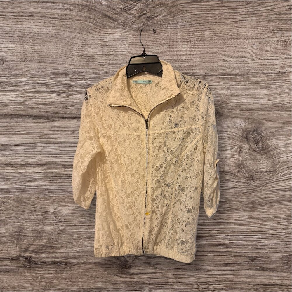 Maurices Cream Lace Jacket M – Stylish Zip-Up